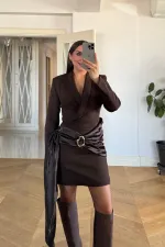 Kruvaze Yaka Toka Detaylı Mini Elbise