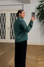 Broş Detaylı Uzun Kollu Saten Bluz