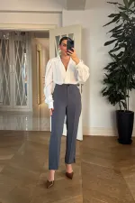 Paçası Yırtmaçlı Kadın Pantolon