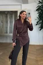 Kruvaze Yaka Tokalı Uzun Kollu Saten Bluz