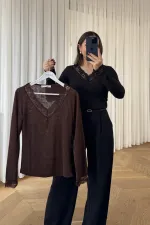 V Yaka Dantel Detaylı Bluz