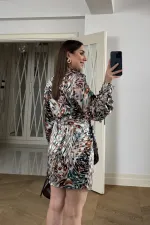 Kruvaze Bağlamalı Desenli Saten Midi Elbise