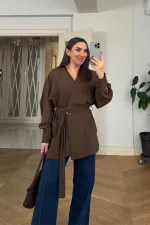 Chemisier cache-cœur à manches longues avec ceinture