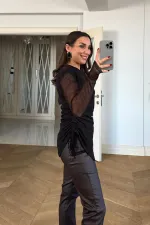 Vatkalı Büzgü Detaylı Tül Bluz