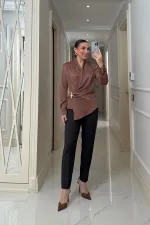 Kruvaze Yaka Tokalı Uzun Kollu Saten Bluz