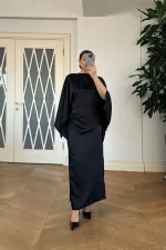 Kayık Yaka Kol Detaylı Saten Elbise