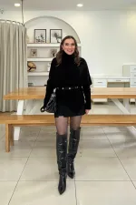 Pull en maille à col roulé asymétrique pour femme