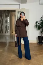 Chemisier cache-cœur à manches longues avec ceinture