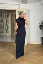 Dik Yaka Sırt Dekolteli Uzun Elbise