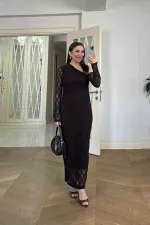 Robe midi en dentelle à encolure asymétrique