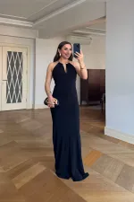 Halter Yaka Aksesuar Detaylı Uzun Elbise Halter Yaka Aksesuar Detaylı Uzun Elbise