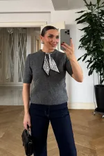 Kısa Kollu Fularlı Triko Kazak