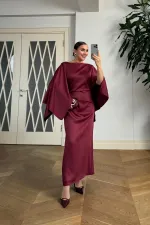 Kayık Yaka Kol Detaylı Saten Elbise