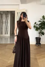 Büzgü Detaylı Sıfır Kol Uzun Elbise