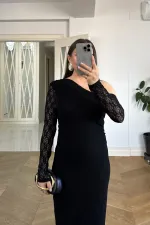 Robe midi en dentelle à encolure asymétrique