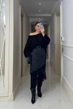 Jupe asymétrique en satin avec détails en dentelle