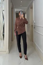 Kruvaze Yaka Tokalı Uzun Kollu Saten Bluz