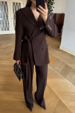 Pelerin Detaylı Blazer Ceket Pantolon Kadın Takım Pelerin Detaylı Blazer Ceket Pantolon Kadın Takım