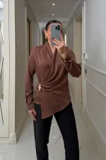 Kruvaze Yaka Tokalı Uzun Kollu Saten Bluz
