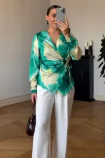 Kruvaze bağlamalı Desenli Bluz