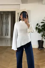 Dik Yaka Dantel Detaylı Asimetrik Bluz