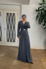 V Yaka Toka Detaylı Uzun Kollu Elbise