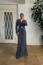 V Yaka Toka Detaylı Uzun Kollu Elbise