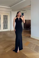Halter Yaka Aksesuar Detaylı Uzun Elbise Halter Yaka Aksesuar Detaylı Uzun Elbise