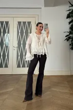 Bağcık Detaylı Fırfırlı Uzun Kollu Bluz