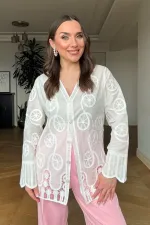 Kroşe Nakışlı V Yaka Kadın Gömlek