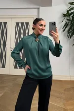 Broş Detaylı Uzun Kollu Saten Bluz