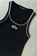 Débardeur brodé à col en U pour femme