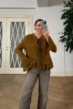 Bağcık Detaylı Fırfırlı Uzun Kollu Bluz