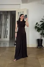 Büzgü Detaylı Sıfır Kol Uzun Elbise