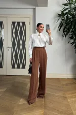 Broş Detaylı Uzun Kollu Saten Bluz