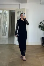 Robe midi en dentelle à encolure asymétrique