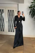 Robe longue à pois et col en V