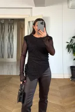 Vatkalı Büzgü Detaylı Tül Bluz