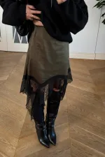 Mini-jupe en satin et dentelle