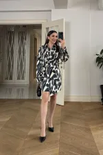 Kruvaze Bağlamalı Desenli Saten Midi Elbise