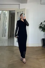 Robe midi en dentelle à encolure asymétrique