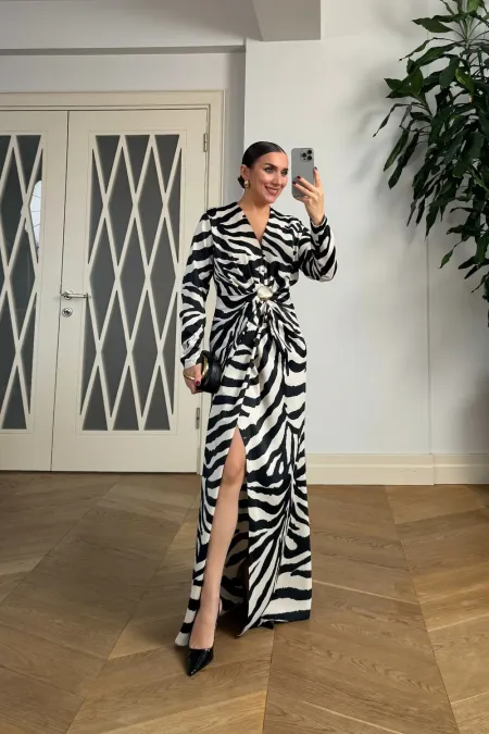 Zebra Desenli V Yaka Uzun Elbise