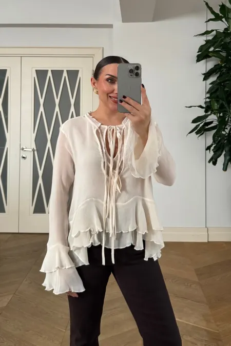 Bağcık Detaylı Fırfırlı Uzun Kollu Bluz