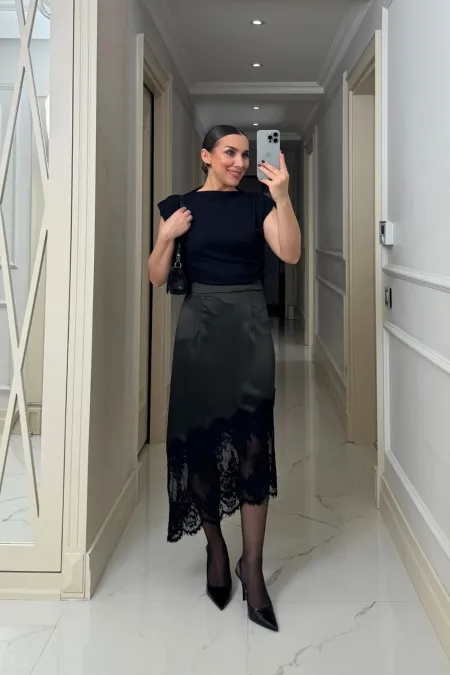 Asimetrik Kesim Dantel Detaylı Saten Etek