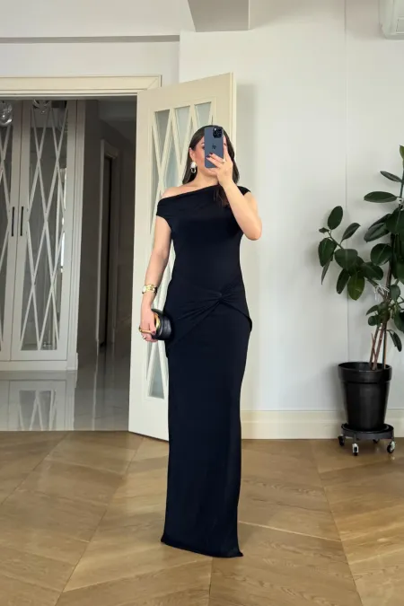 Düşük Omuz Düğüm Detaylı Uzun Elbise