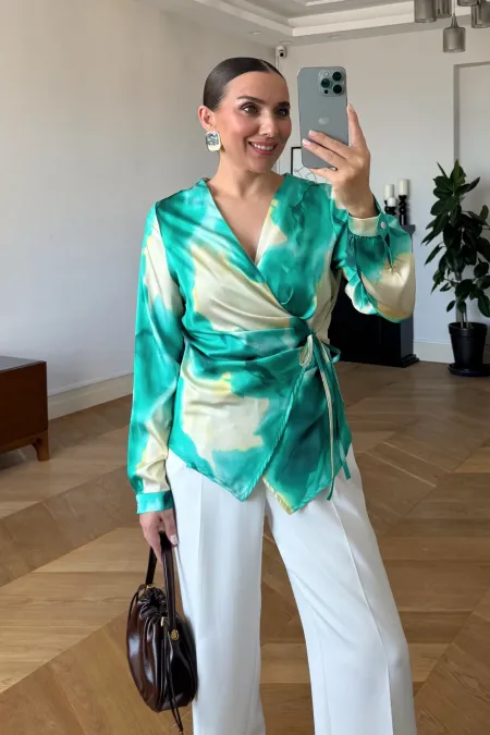 Kruvaze bağlamalı Desenli Bluz