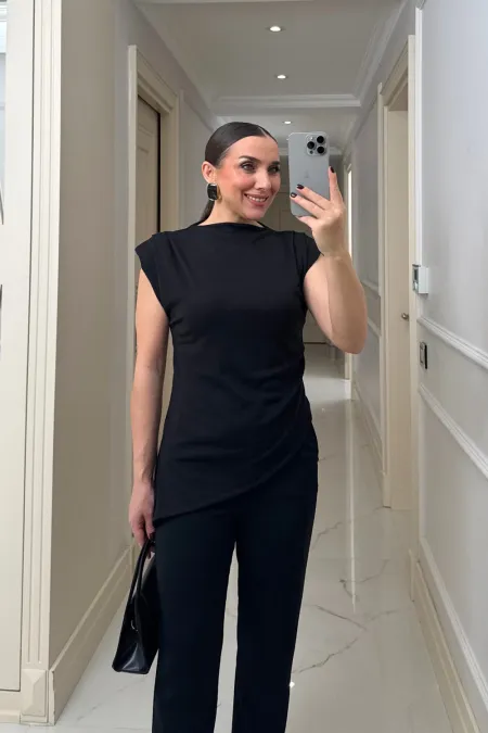 Vatkalı Asimetrik Sıfır Kol Bluz