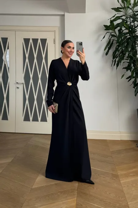 V Yaka Toka Detaylı Uzun Kollu Elbise