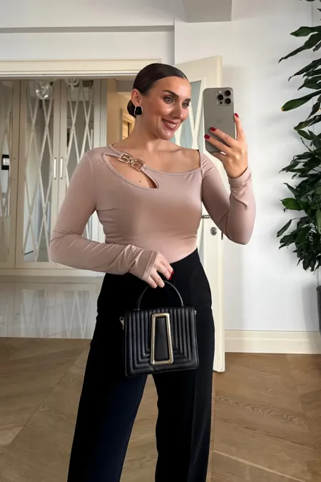 Asimetrik Yaka Uzun Kollu Bluz