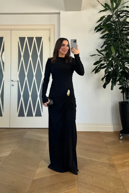 Toka Detaylı Büzgülü Uzun Kollu Elbise